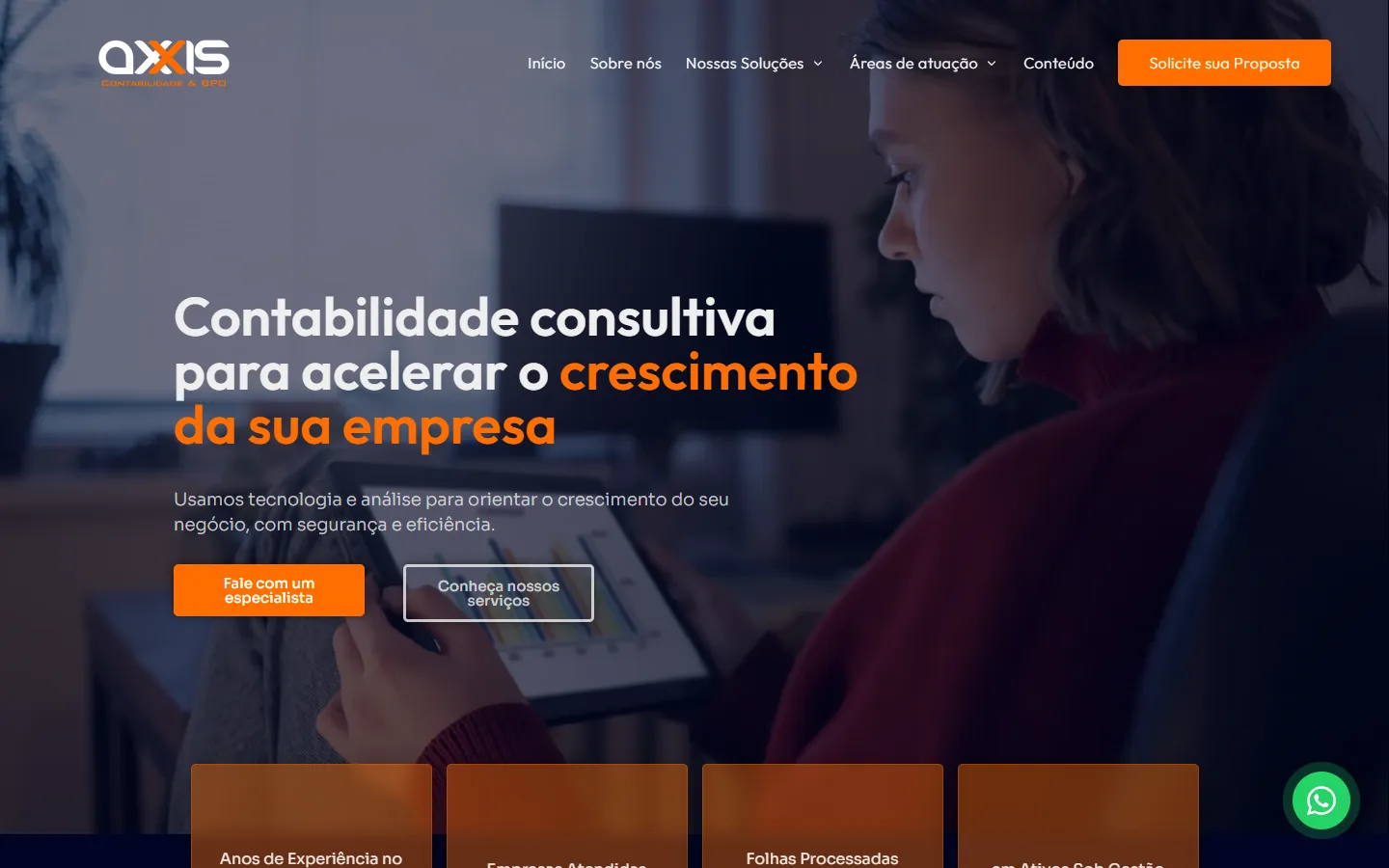Página inicial do site da Axxis Contabilidade no computador, com o título “Contabilidade consultiva para acelerar o crescimento da sua empresa”