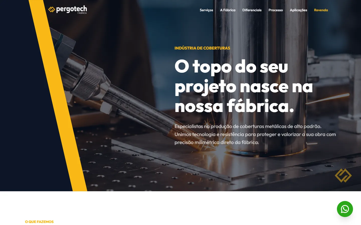 Página inicial do site da Pergotech no computador, com o título “O topo do seu projeto nasce na nossa fábrica.”